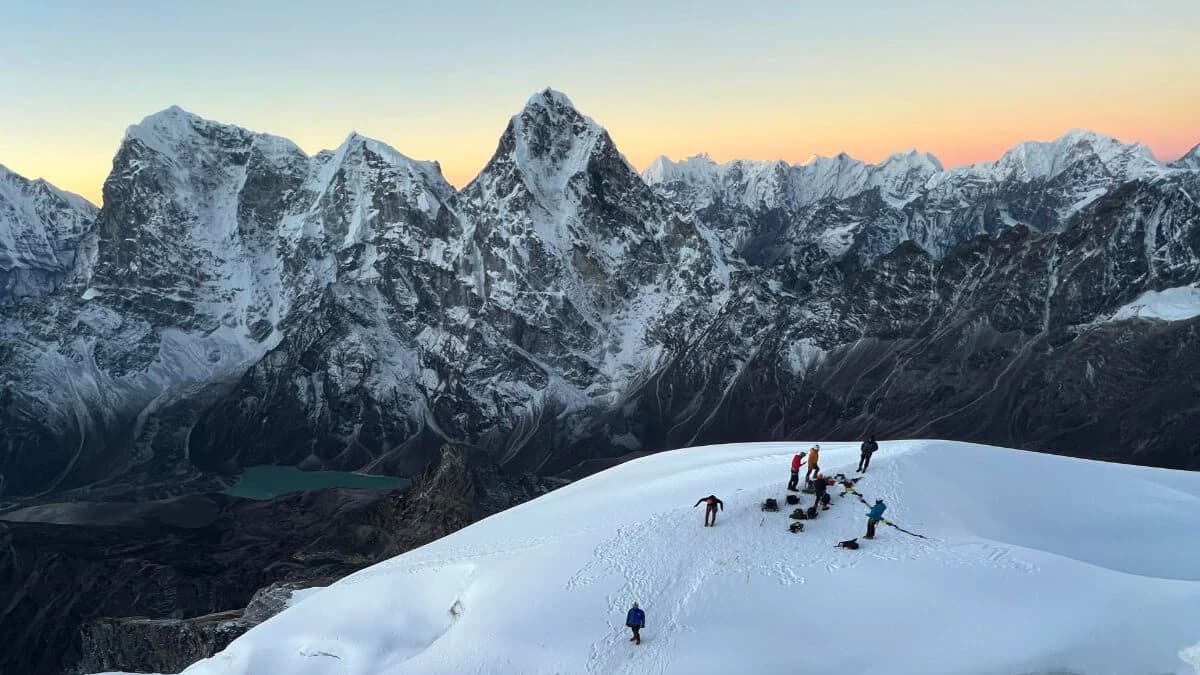 Lobuche Peak Clomb