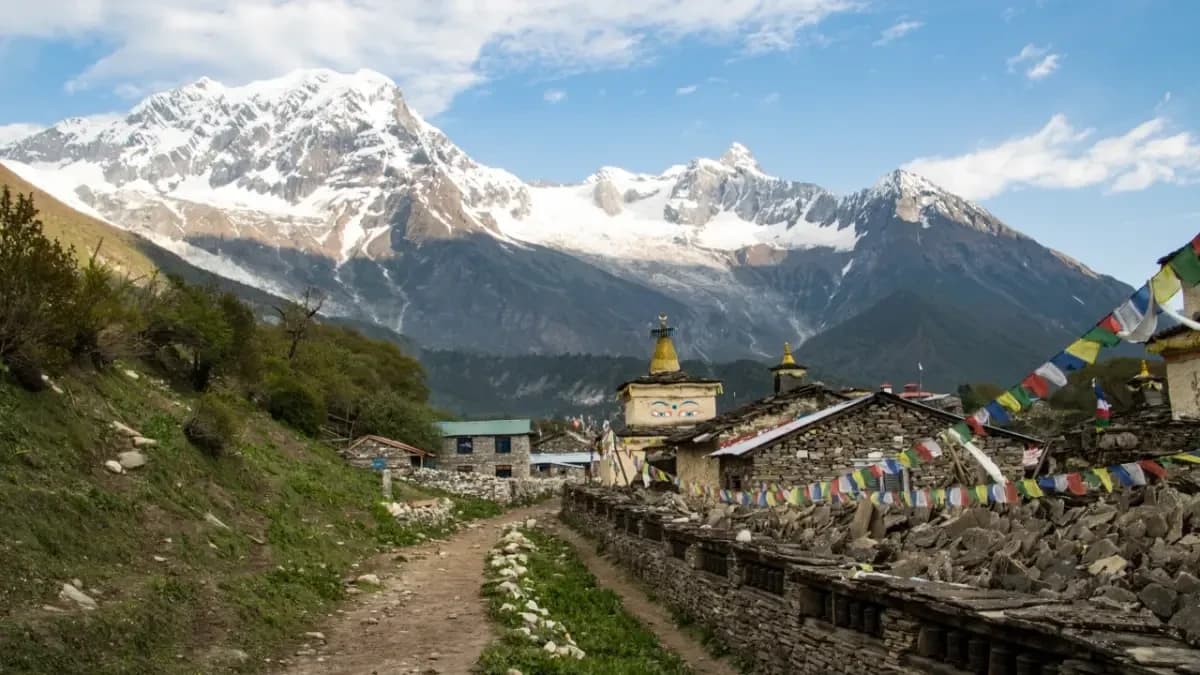 Manaslu Circuit Trek: Cost Breakdown for autumn/ spring