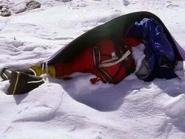 Everest Dead Bodies