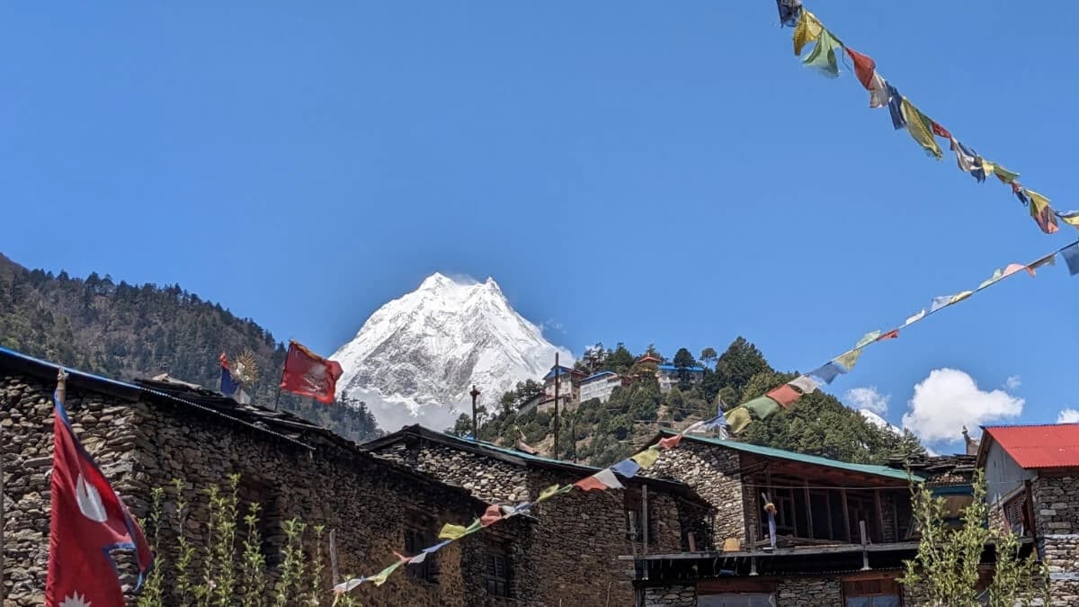 Trekking in Manaslu